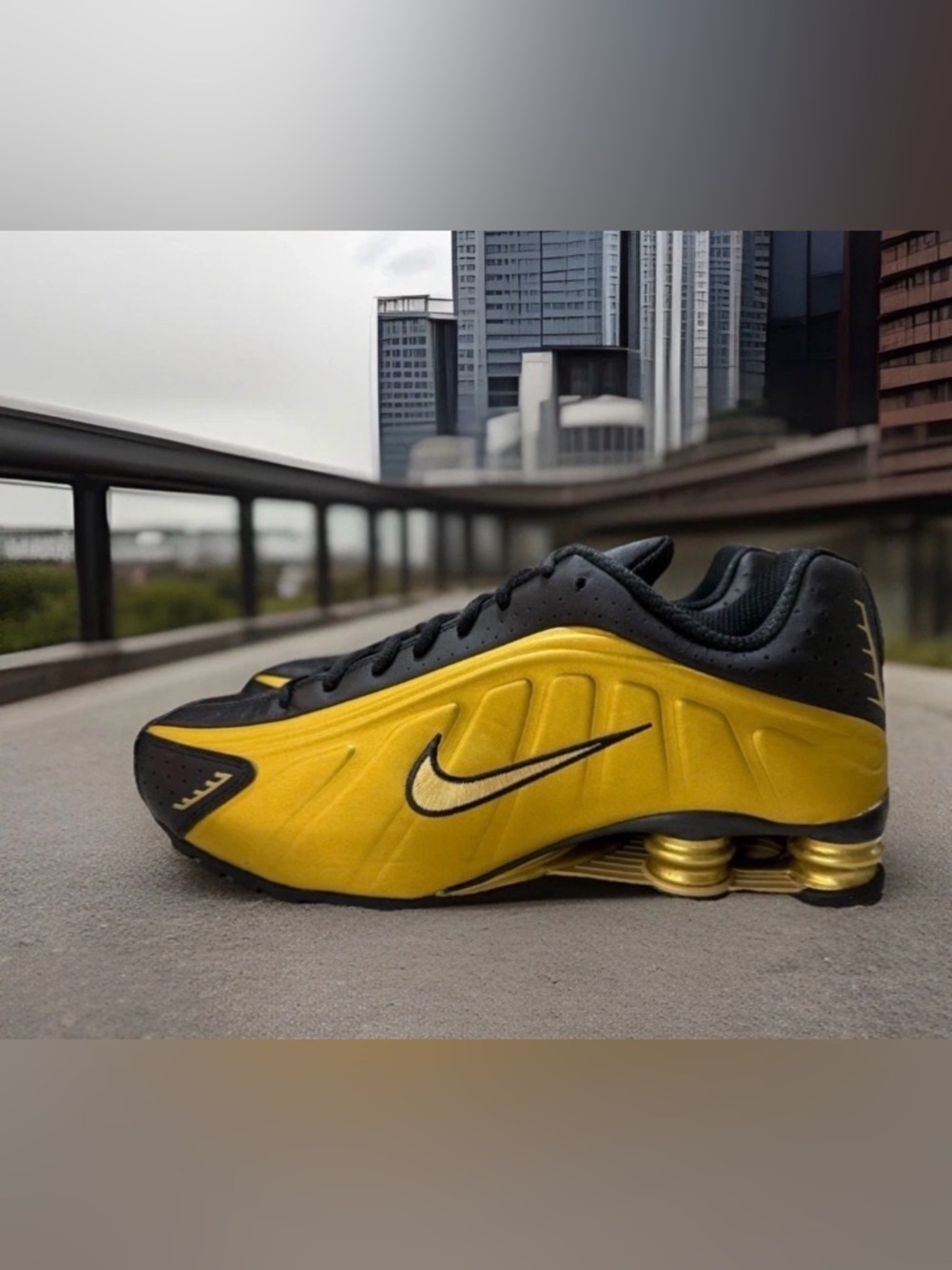 Men’s Nike Shox R4 Shoe-Metallic Gold/Black/Metallic Gold Size 8.5 NEW NO BOX